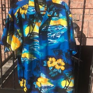 Vintage Hawaii button down shirt! 🌺